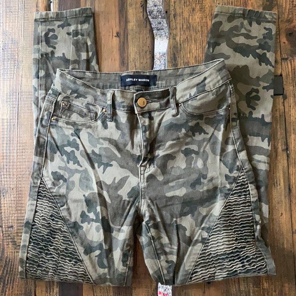 Women’s camo pants